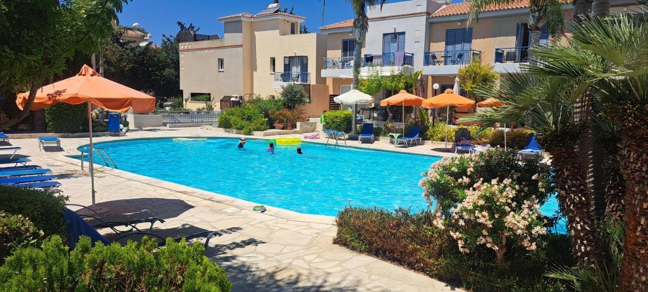 Zom Holiday Apartment Paphos Bagian luar foto