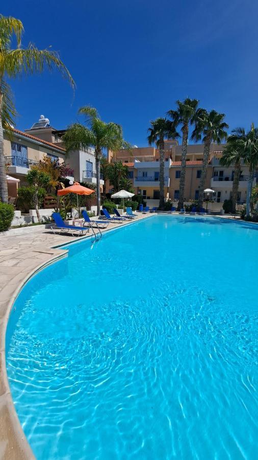 Zom Holiday Apartment Paphos Bagian luar foto