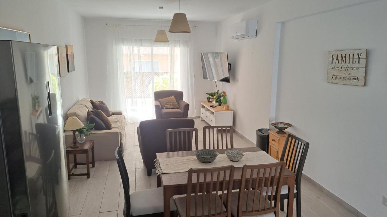 Zom Holiday Apartment Paphos Bagian luar foto